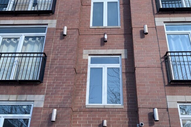 Fachada frontal - 2327 S Sawyer Ave