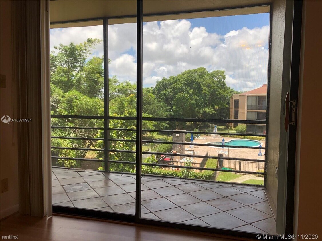 Building Photo - 2 br, 2 bath Condo - 4100 N Hills Dr