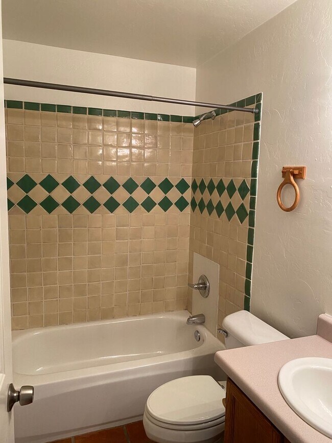 Foto del edificio - 3430 E Presidio Rd