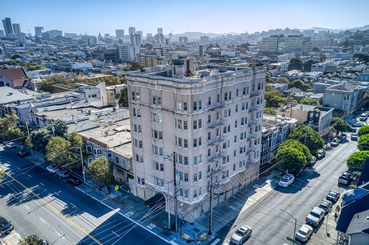 Primary Photo - GORGEOUS PACIFIC HEIGHTS TOP FLOOR UNIT WI...