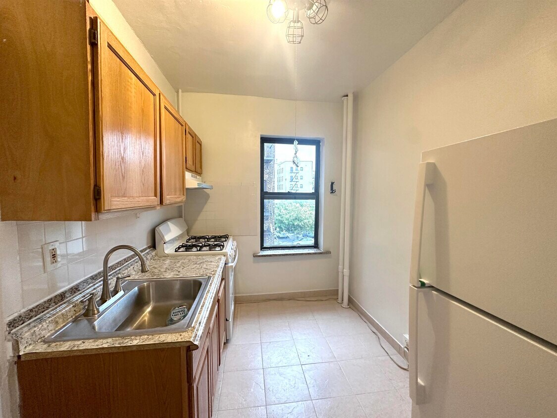 Primary Photo - 117 Corbin Ave