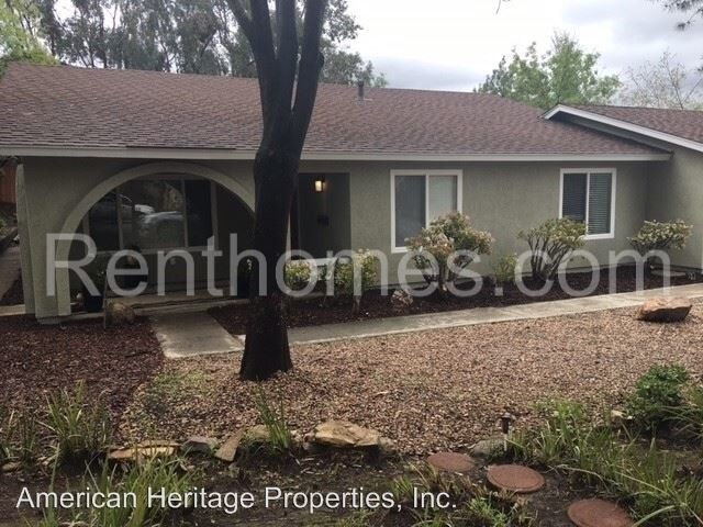 Building Photo - 1856 Glenridge Rd