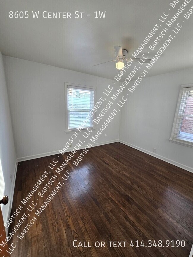 Foto del edificio - 8605 W Center St