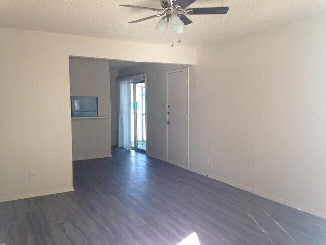 Building Photo - 1710 Ledgewood Dr