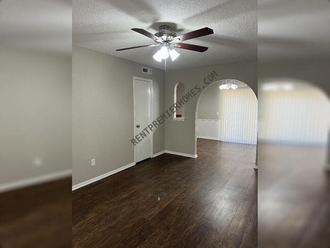 Photo - 981 NW 5th St House