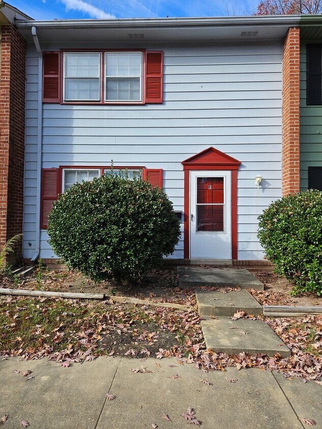 Primary Photo - 408 Savage Dr