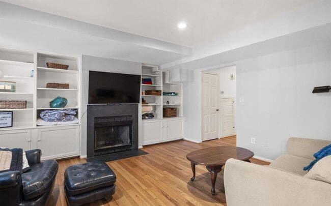 Building Photo - 4843 Willett Pky