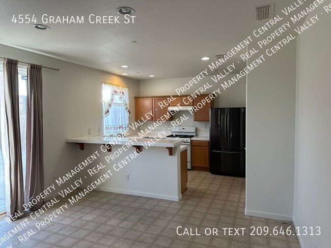 Foto del edificio - Gorgeous Stockton 4 Bedroom  3 Bathroom Home