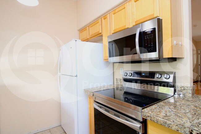 Foto del edificio - 3301 E Earll Dr
