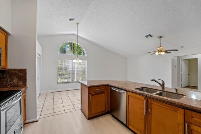 Building Photo - 1401 Hideaway Bnd