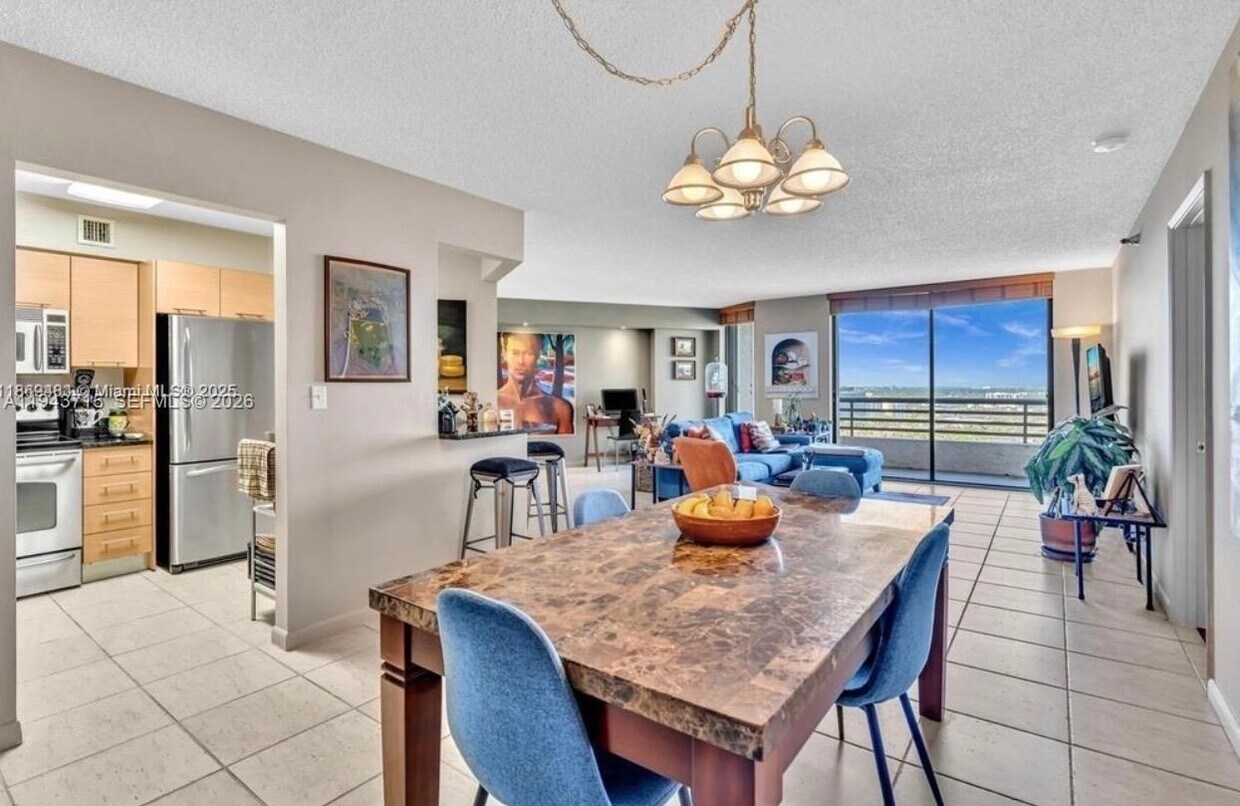 Foto del edificio - 3300 NE 191st St