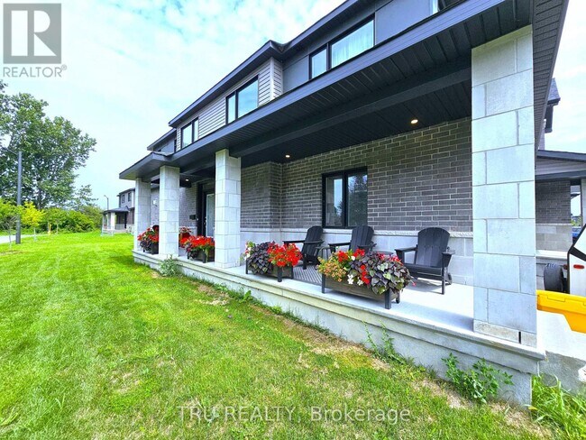 Building Photo - 332 Makobe Ln