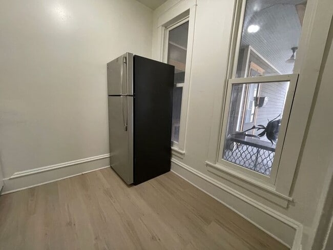 Foto del edificio - 517 W Maple Ave