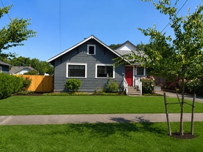 Building Photo - 3025 N Terry St