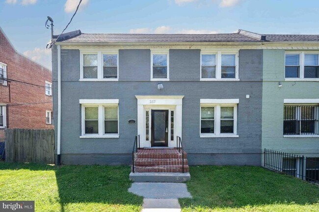 Foto del edificio - 257 Newcomb St SE