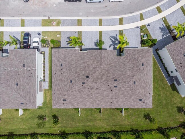 Foto del edificio - 4339 Pond Lily Ln