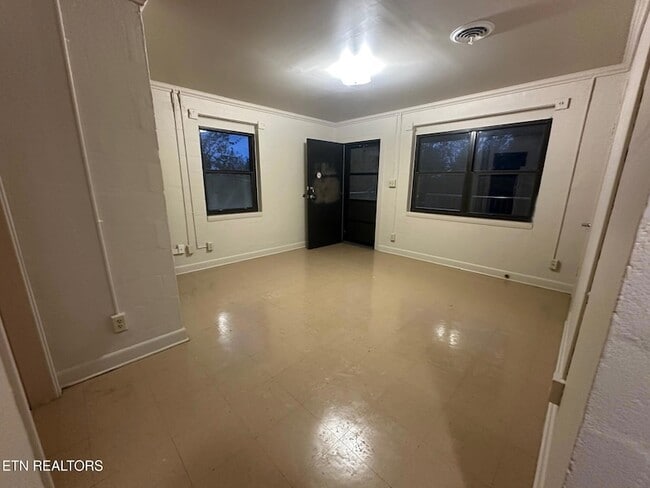 Building Photo - 706 Jay St