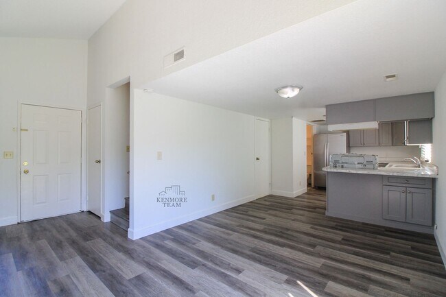 Foto del edificio - 2 Bedroom, 1.5 Bathroom Duplex in Kennewick