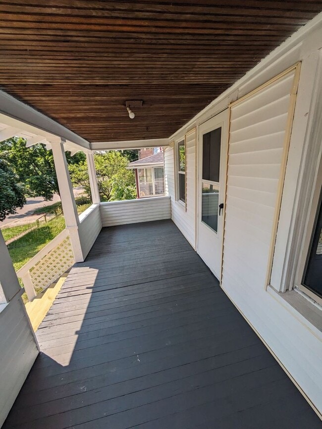 Building Photo - 2 Bedroom One Bath Available For Rent In B...