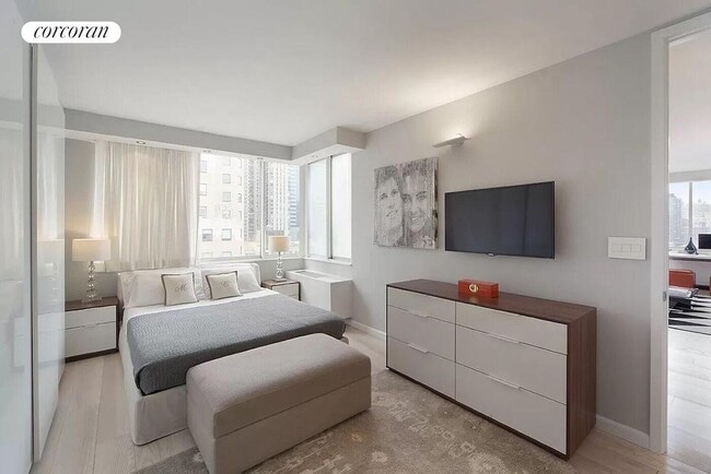 Foto del edificio - 350 W 50th St