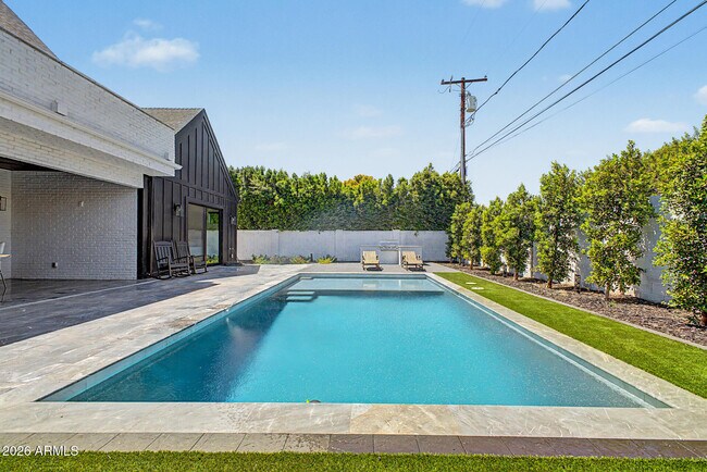 Foto del edificio - 3526 E Hazelwood St