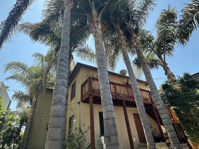 Foto del edificio - 725 Washington Blvd