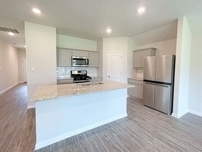 Building Photo - Spacious 4BR Home in Zachary – Pet Friendl...