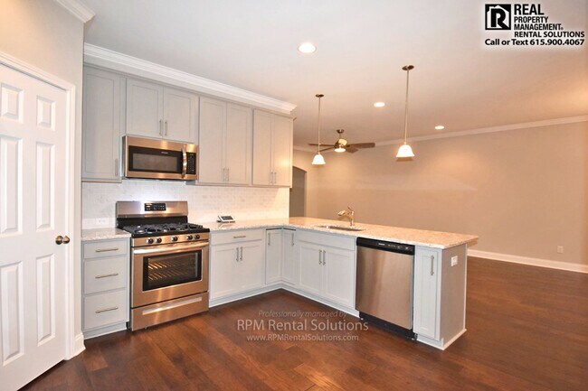 Foto del edificio - Gorgeous one-level executive townhome in F...