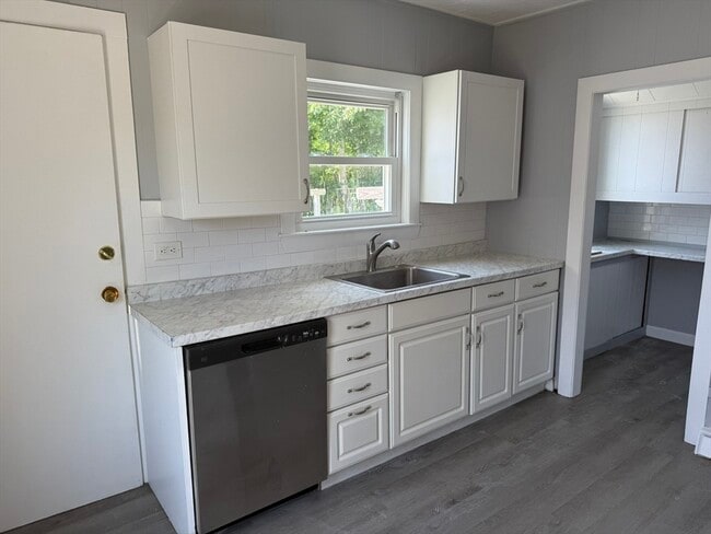 Building Photo - 410 Court St