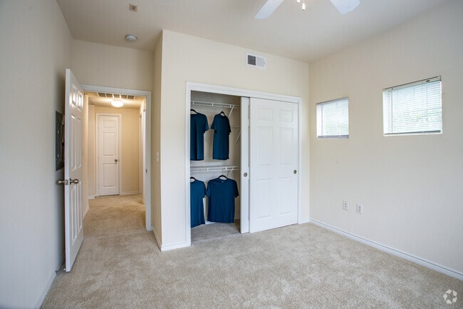 3BR, 2BR - 1215SF - Cypress Creek at River Bend Apartment Homes