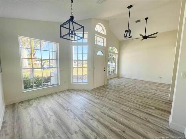 Foto del edificio - 4690 SW Babylon St