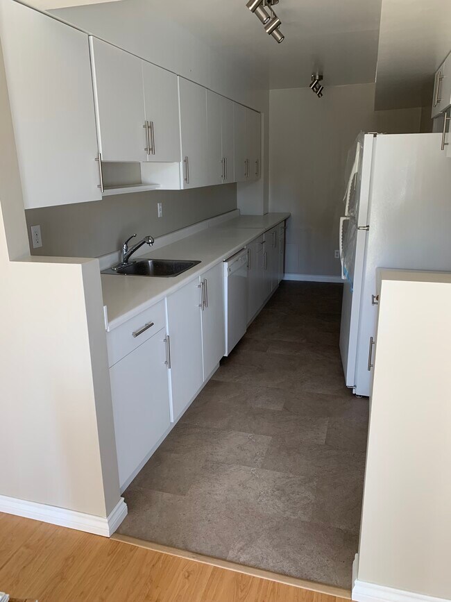 Cuisine - 1023 Old Lillooet Rd