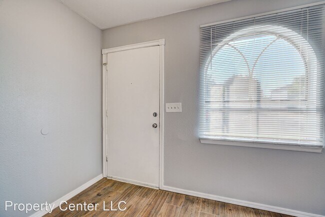 Building Photo - 2 br, 1.5 bath House - 2635 Elwood Drive