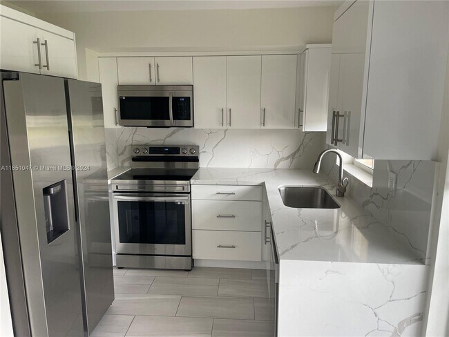 Foto del edificio - 8680 NW 3rd Ln