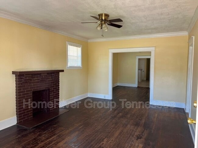 Building Photo - 686 E Mallory Ave