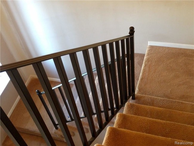Foto del edificio - 1706 Deepwood Cir