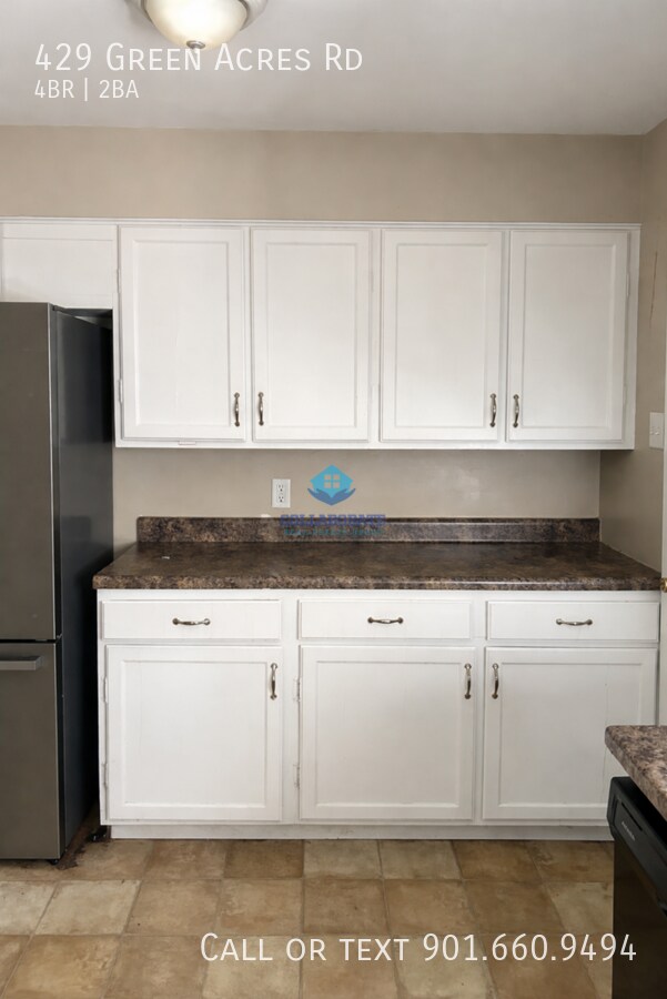 Foto del edificio - 429 Green Acres Rd