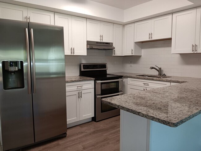 Foto del edificio - Spacious two-bedroom near 4th St N
