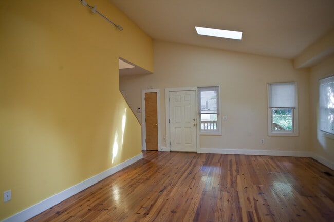 Foto del edificio - Spacious house close to UNC and Carrboro
