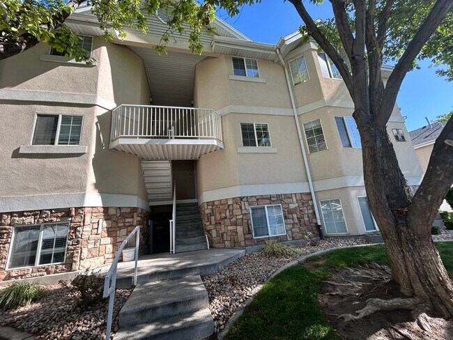 Foto del edificio - Top Floor Condo in great location!