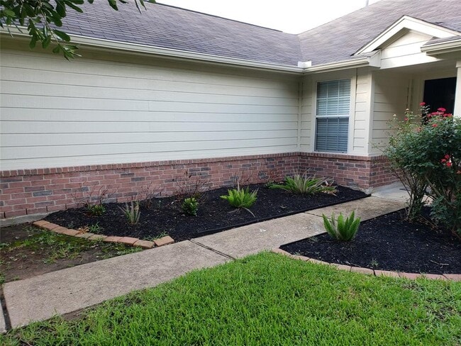 Building Photo - 6327 Hayman Dr