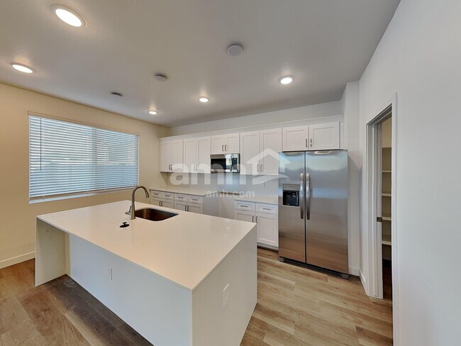 Building Photo - 12532 W Flynn Ln