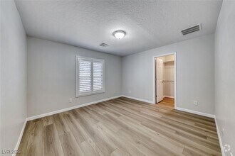 Building Photo - 259 Oakbrook Ridge Ave