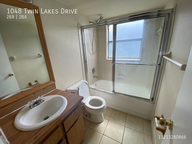 Building Photo - Spacious 2/2 in Lakewood Village Coral Spr...