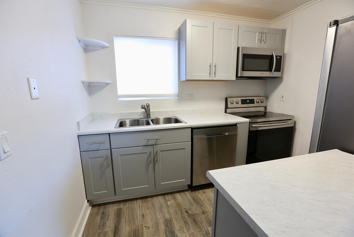 Foto principal - 1169 N Escondido Blvd