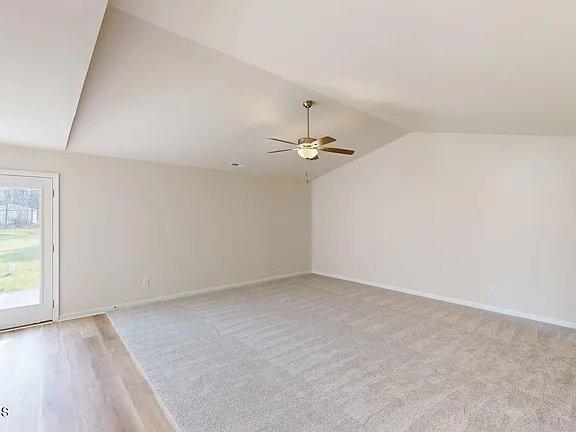 Foto del edificio - 304 Sandy Springs Dr