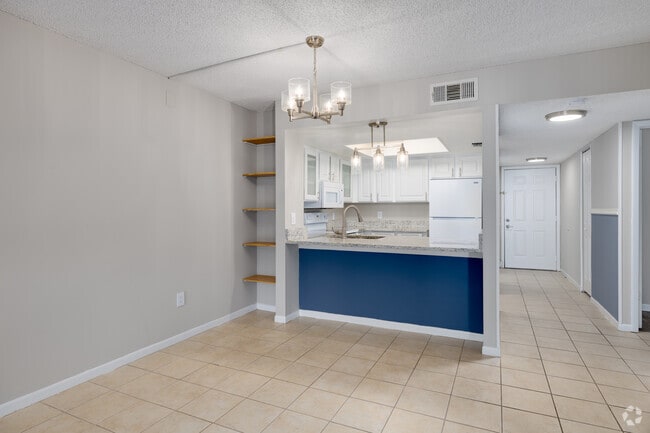 2BR, 2BA - 1,150SF - Dining - Bridgewater Pointe Apartments