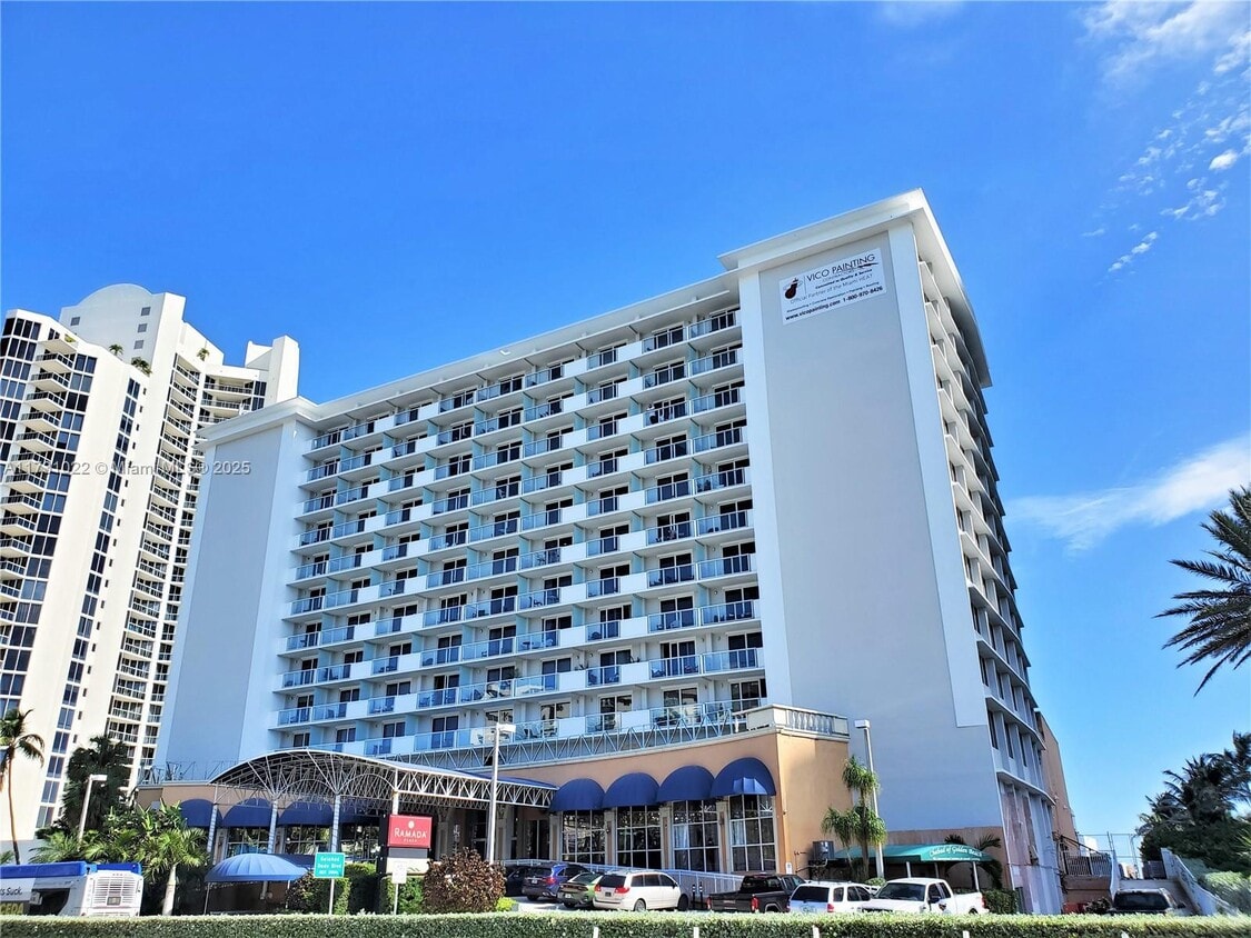 Foto principal - 19201 Collins Ave