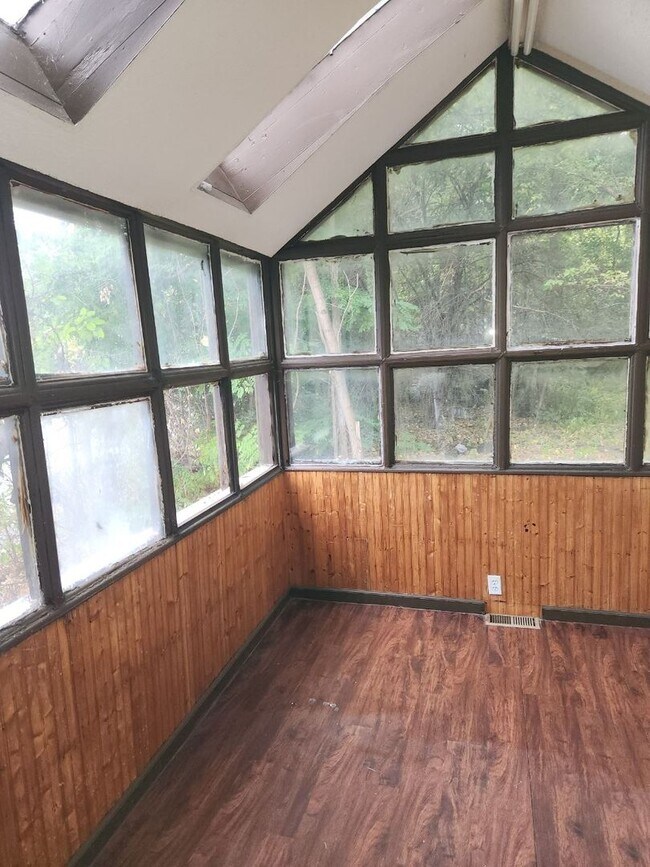Building Photo - 227 Dewey Front Unit Rochester NY 14613
