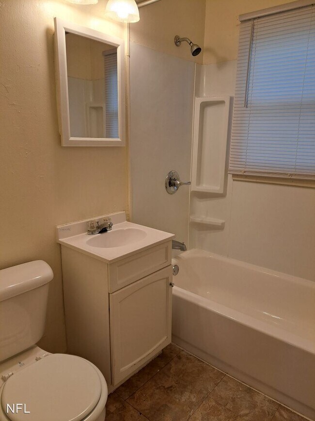 Building Photo - 3 br, 1.5 bath House - 1903 W Colonial Ave